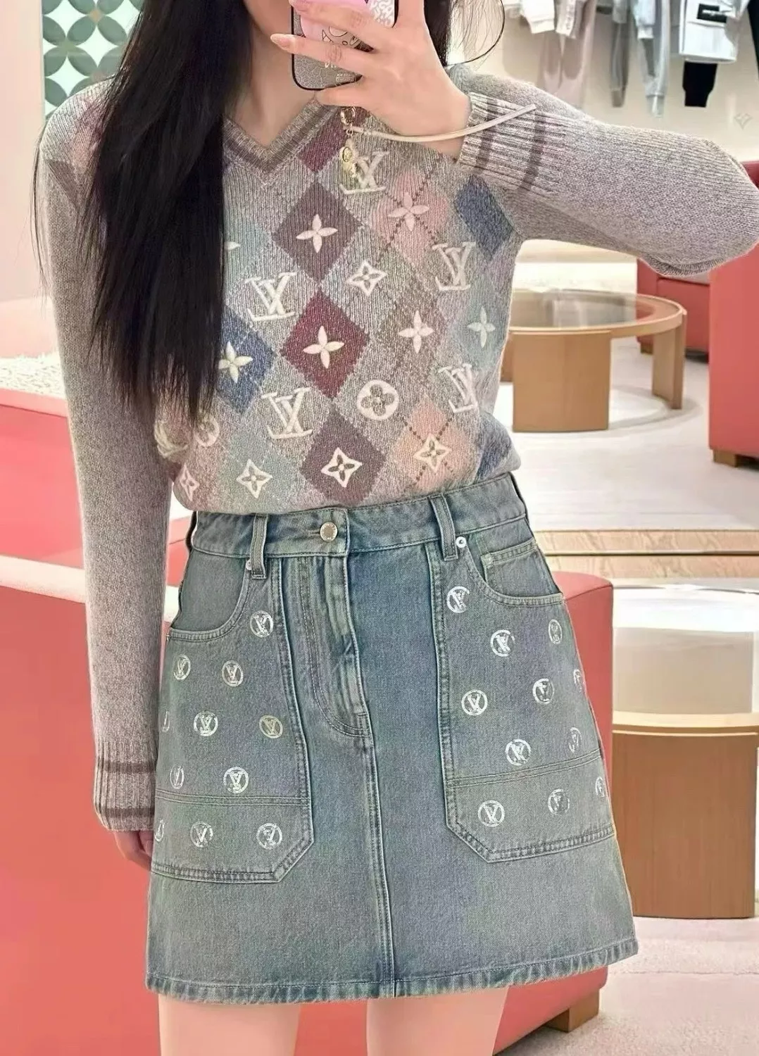 루이비통 스키 컬렉션 브이넥 아가일 올오버 자수 울 니트 상세 이미지 30