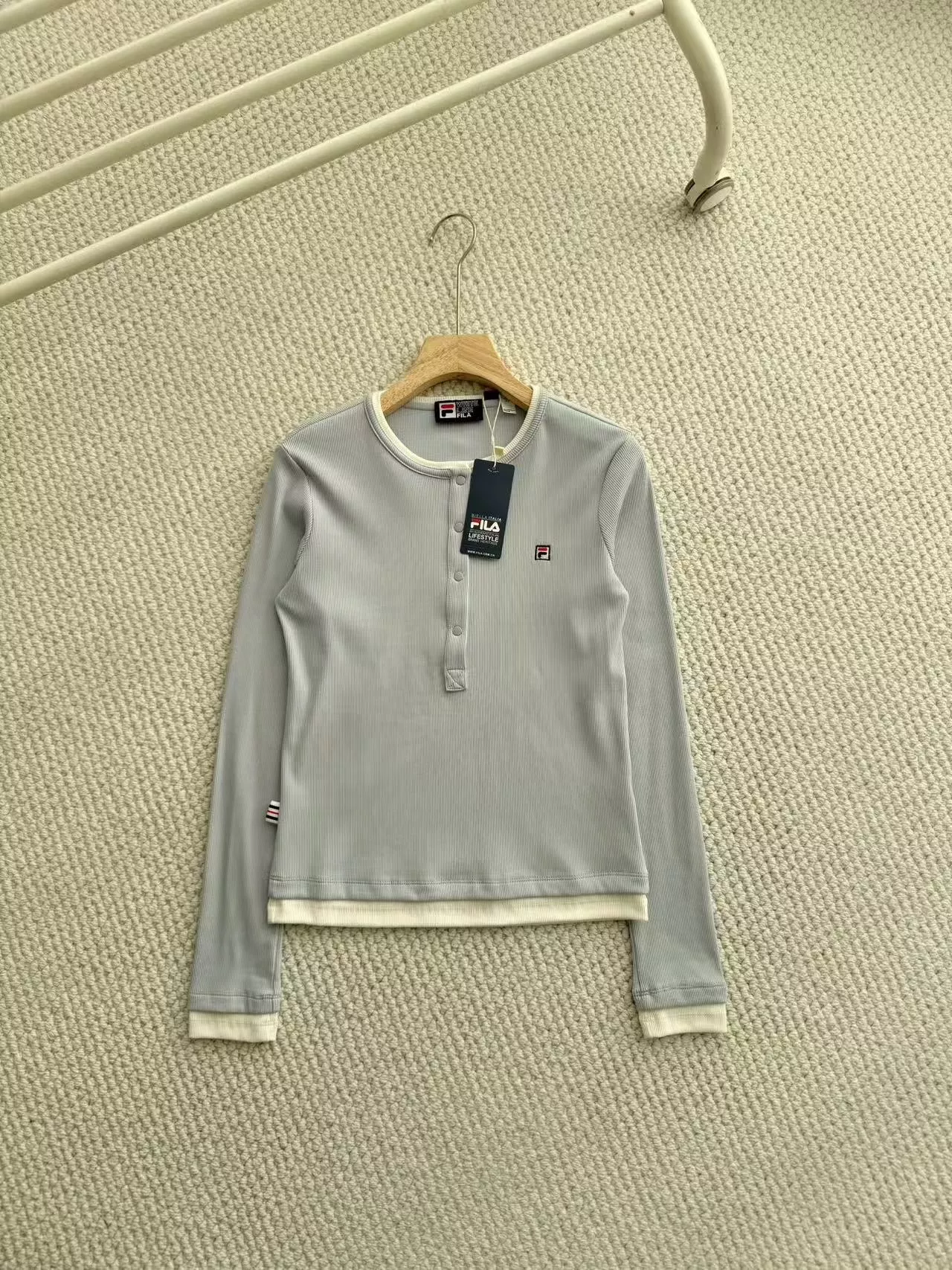 휠라 배색 헨리넥 레이어드 긴팔 티셔츠 상세 이미지 3