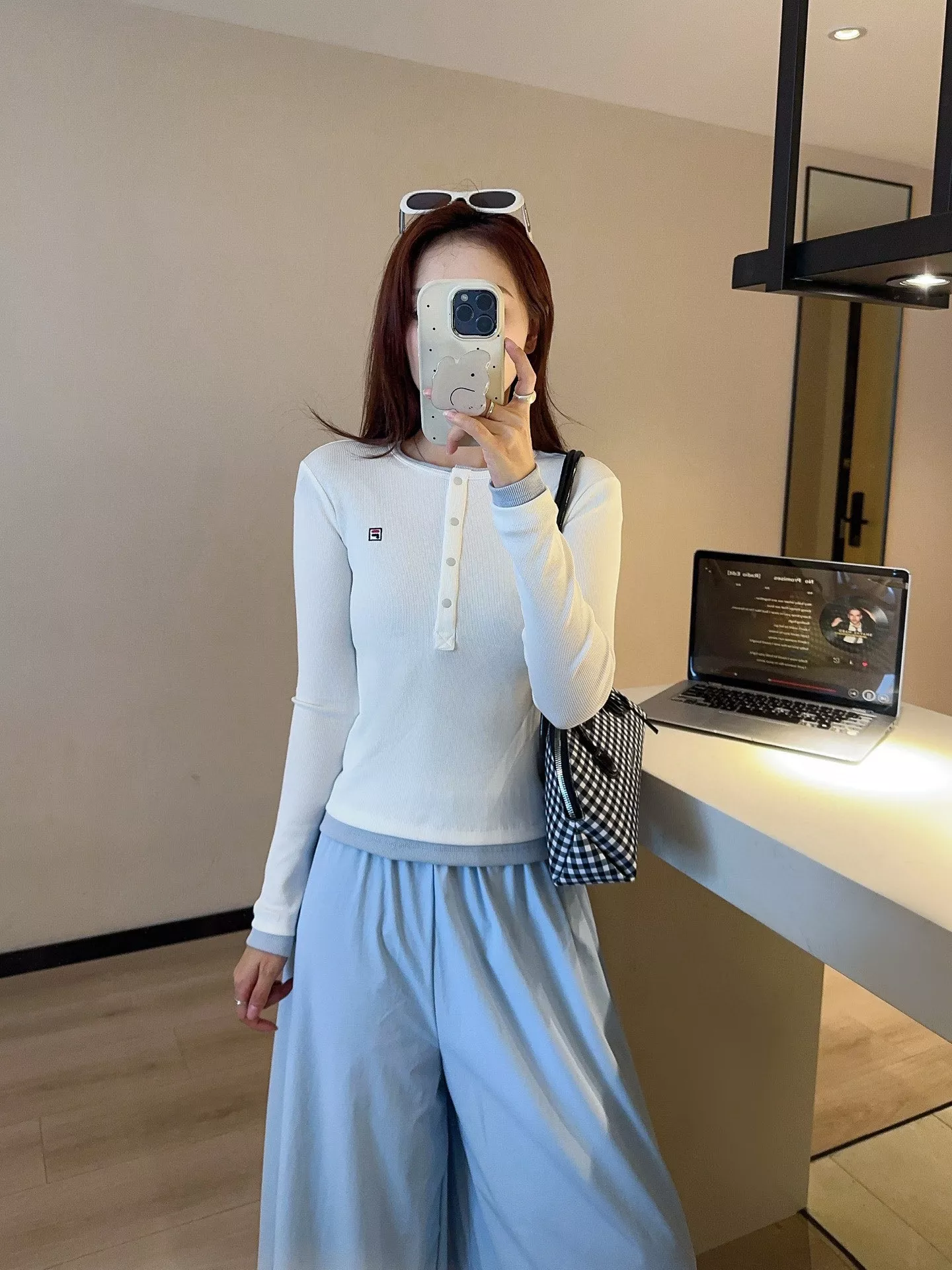 휠라 배색 헨리넥 레이어드 긴팔 티셔츠 상세 이미지 12