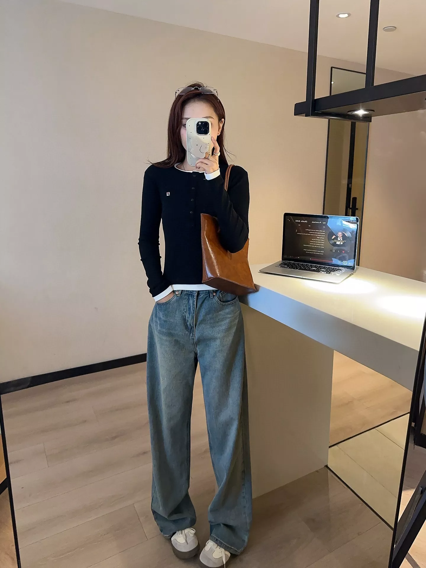 휠라 배색 헨리넥 레이어드 긴팔 티셔츠 상세 이미지 13