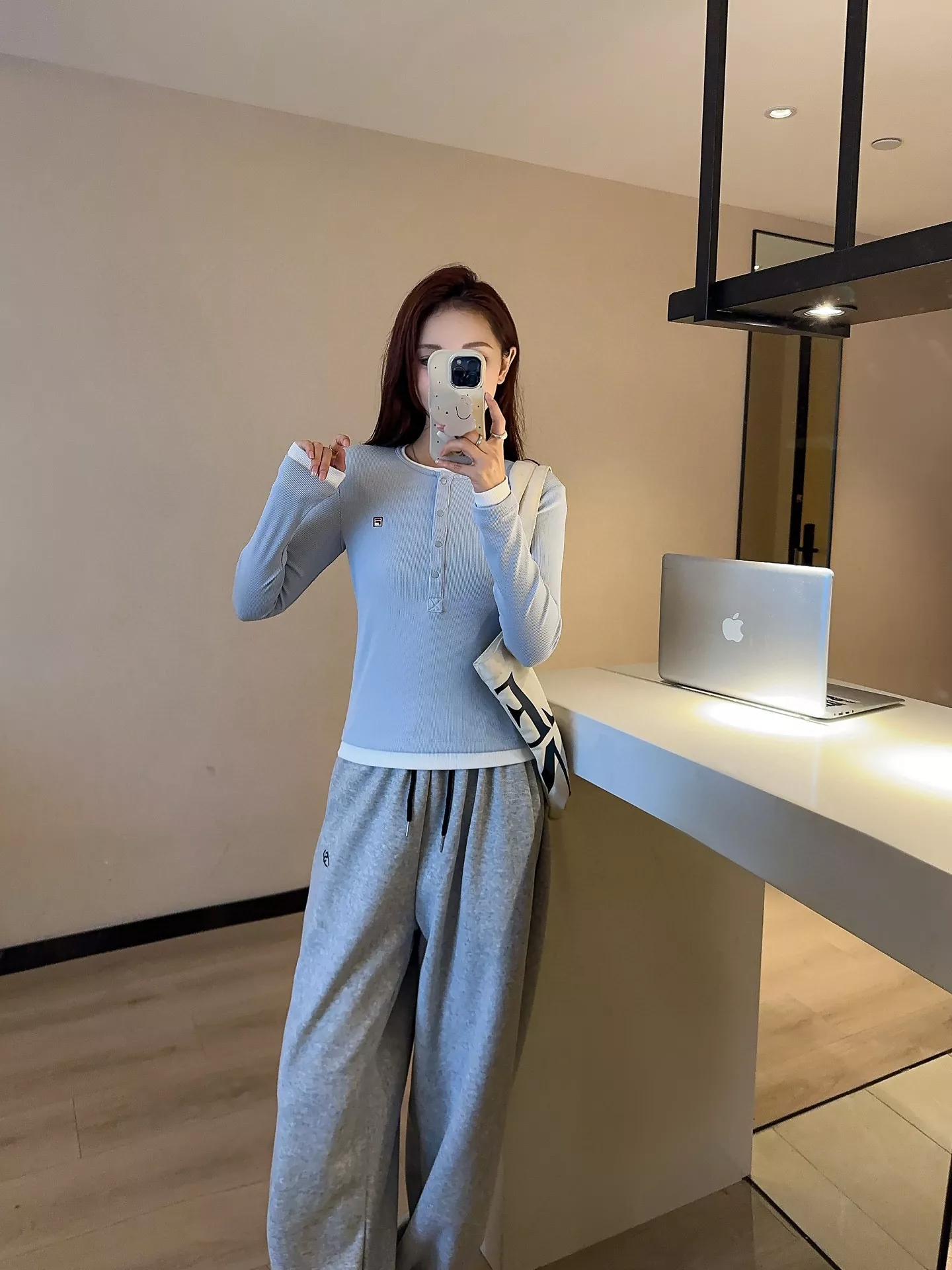 휠라 배색 헨리넥 레이어드 긴팔 티셔츠 상세 이미지 15