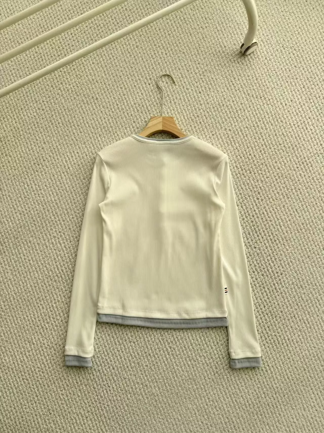 휠라 배색 헨리넥 레이어드 긴팔 티셔츠 상세 이미지 4