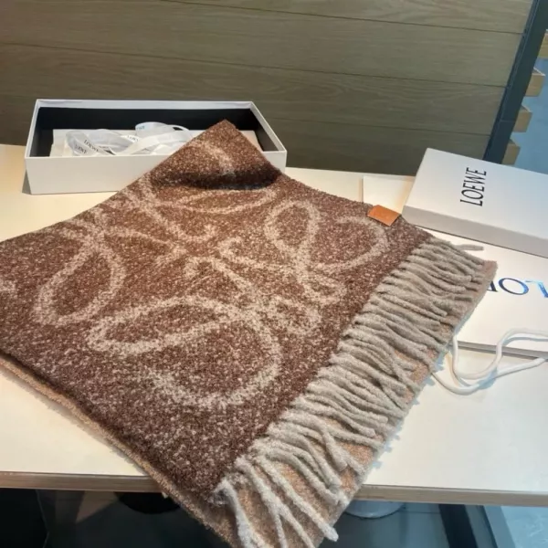로에베 로고 패턴 알파카 혼방 숄 스타일 스카프
