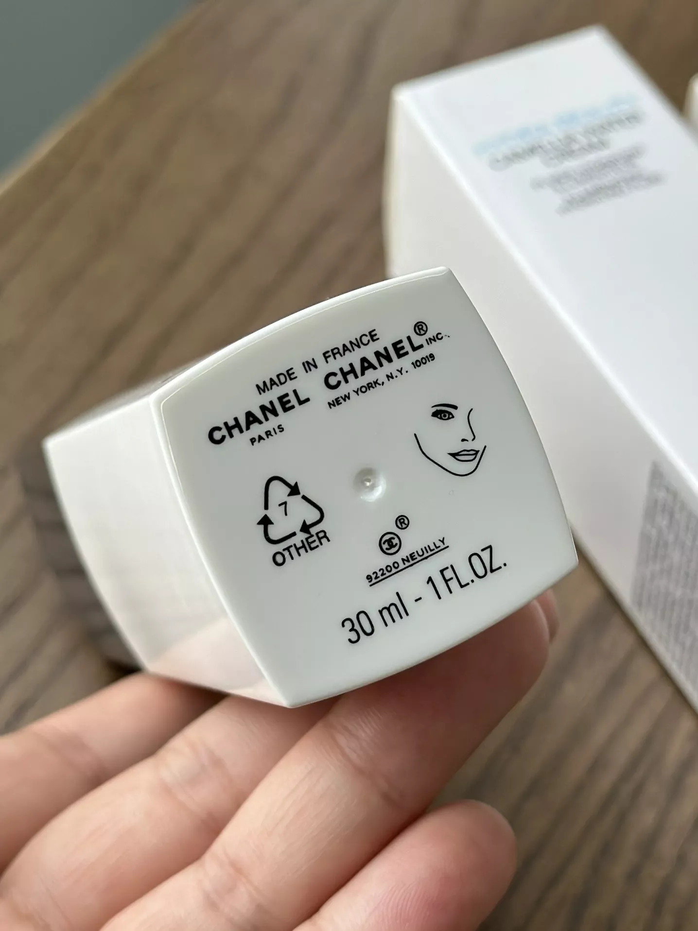 샤넬 하이드라 뷰티 카멜리아 워터 크림 수분 광채 플루이드 상세 이미지 18