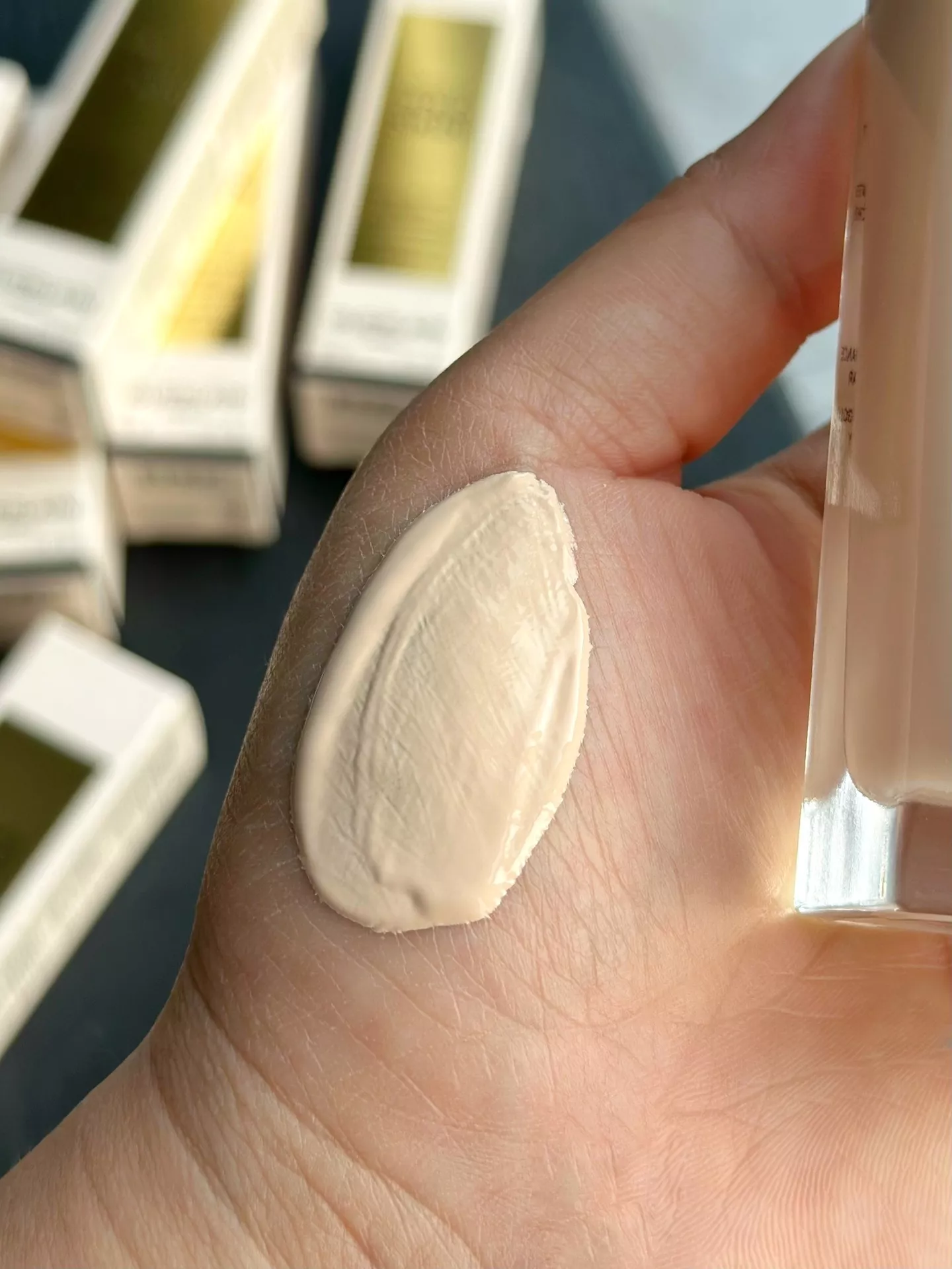 겔랑 빠뤼르 골드 스킨 래디언스 리주비네이팅 파운데이션 35ml 상세 이미지 52