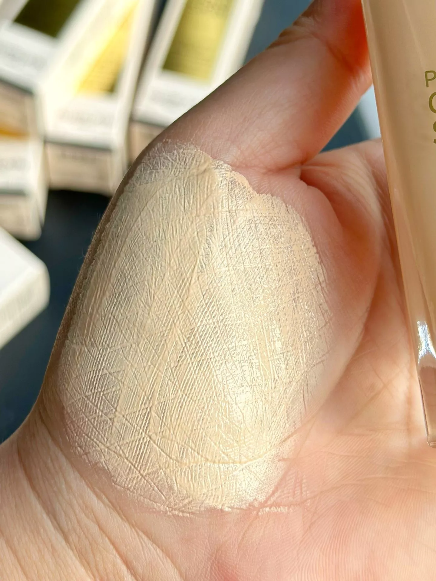 겔랑 빠뤼르 골드 스킨 래디언스 리주비네이팅 파운데이션 35ml 상세 이미지 44
