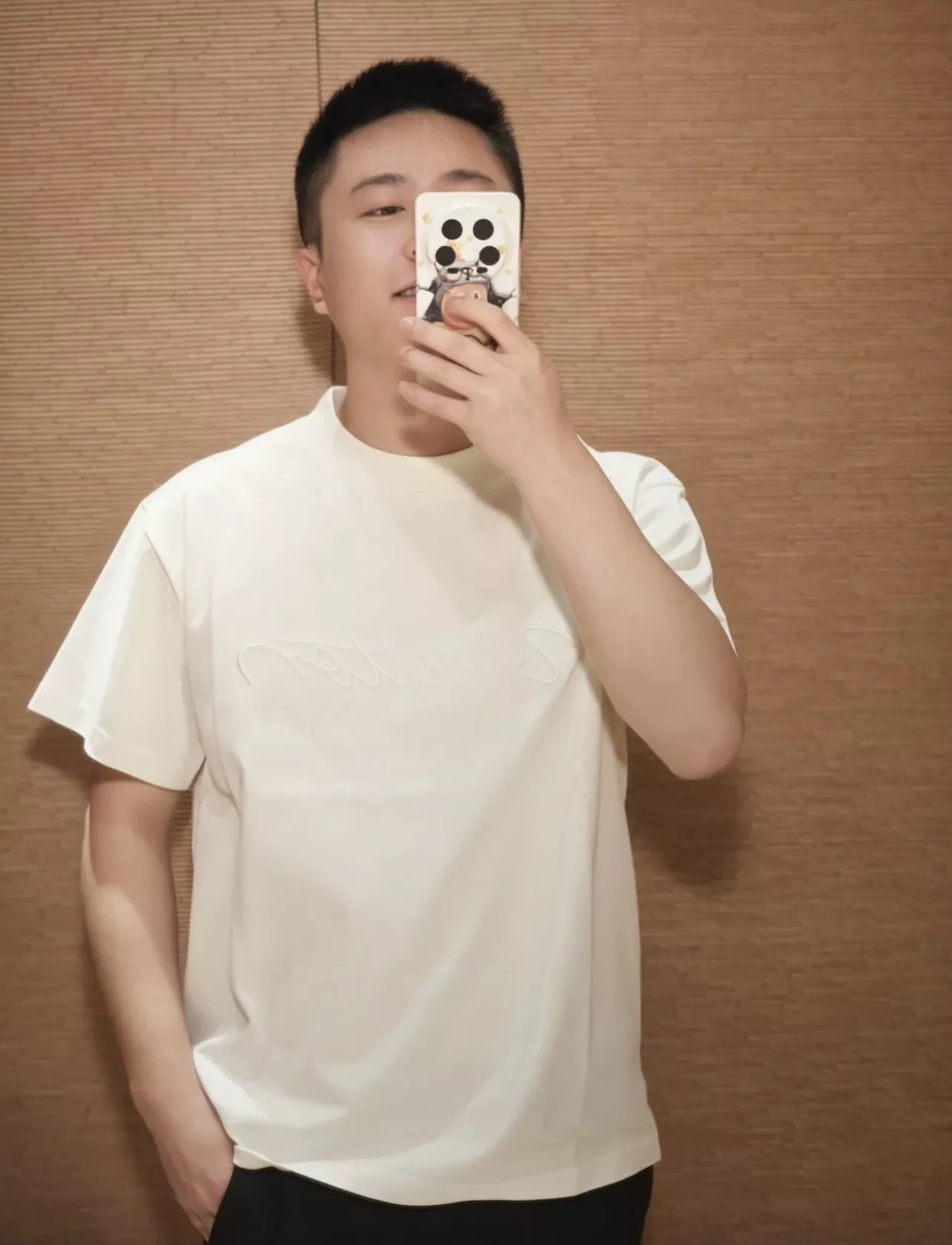 루이비통 아트 시그니처 입체 자수 반소매 티셔츠 상세 이미지 16
