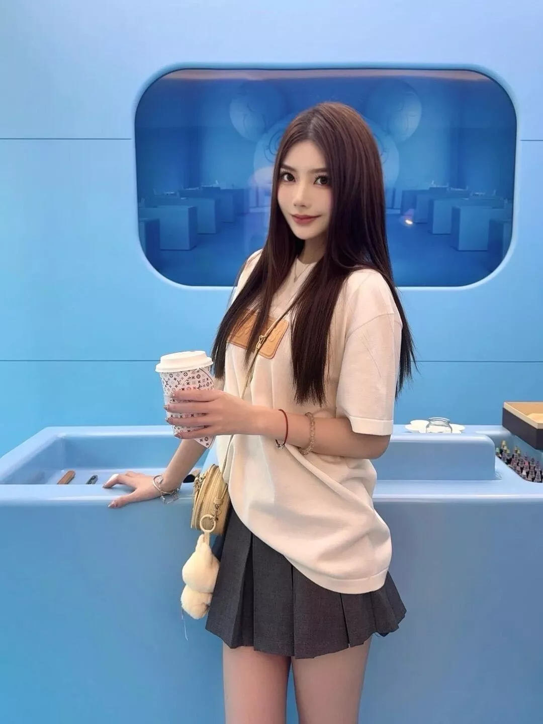 루이비통 LV 엠블럼 패치 코튼 반팔 라운드 티셔츠 상세 이미지 19