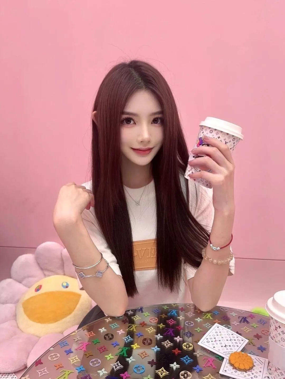 루이비통 LV 엠블럼 패치 코튼 반팔 라운드 티셔츠 상세 이미지 20