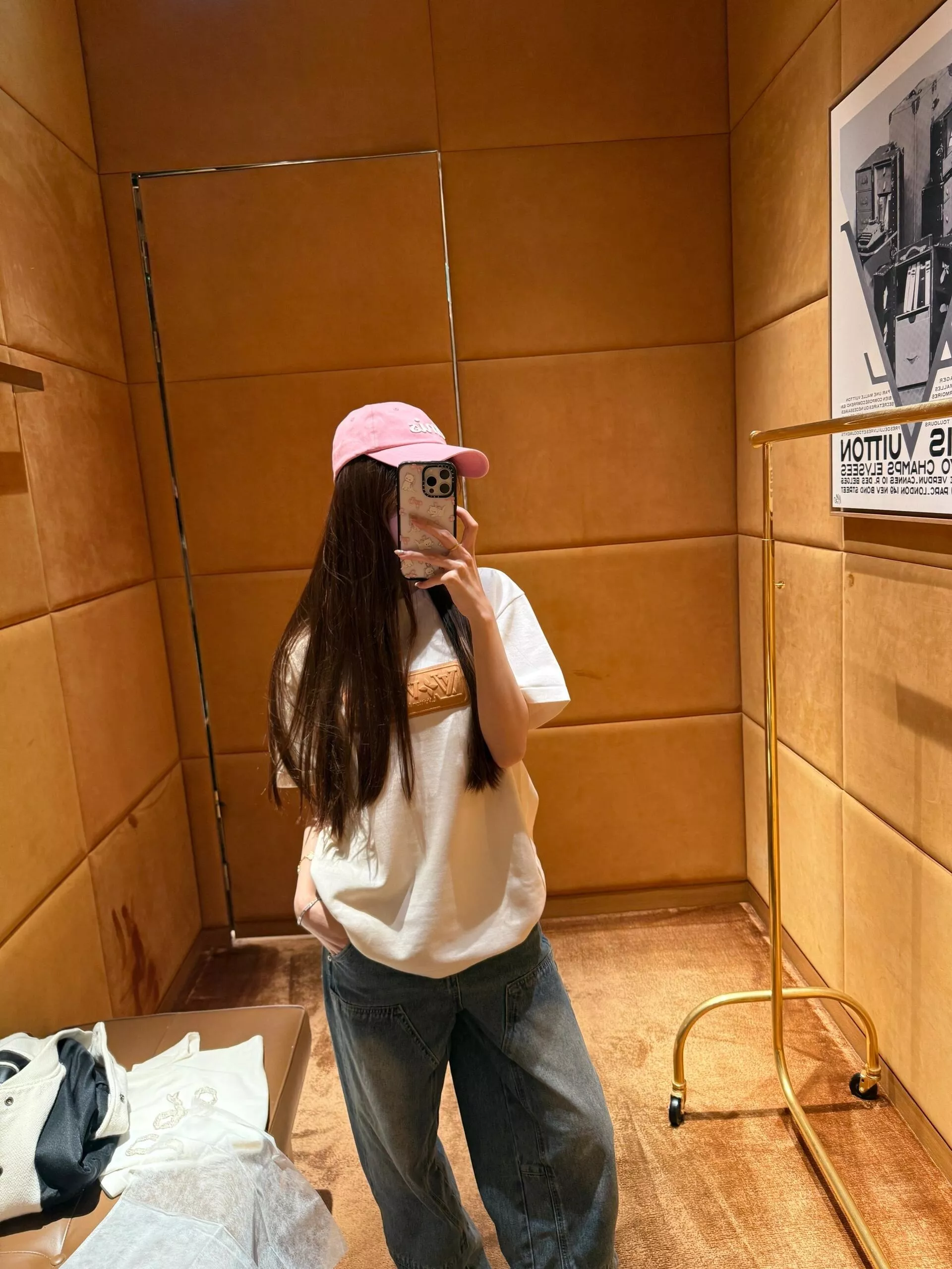 루이비통 LV 엠블럼 패치 코튼 반팔 라운드 티셔츠 상세 이미지 22
