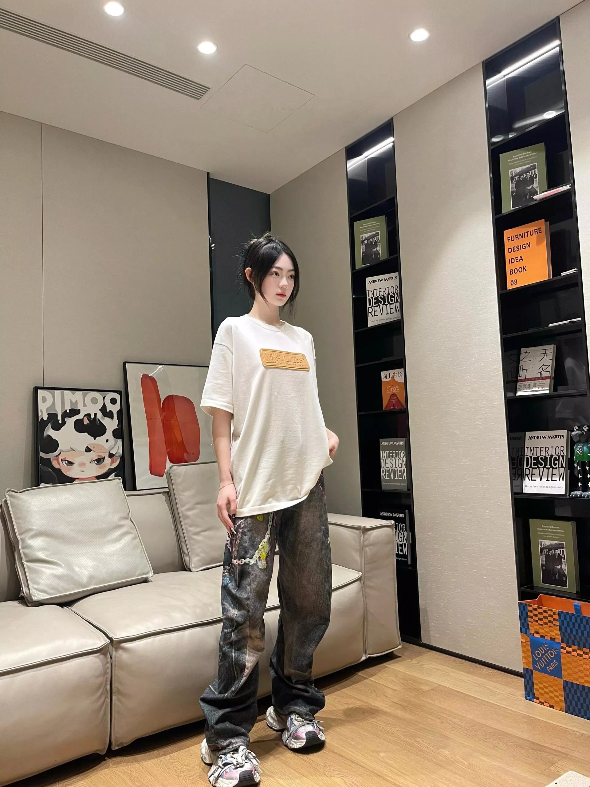 루이비통 LV 엠블럼 패치 코튼 반팔 라운드 티셔츠 상세 이미지 24