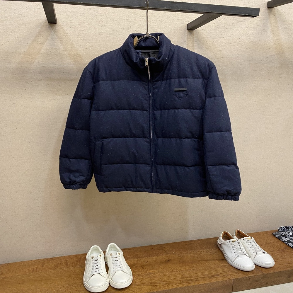 프라다 2025FW 삼각 로고 하이넥 다운 재킷