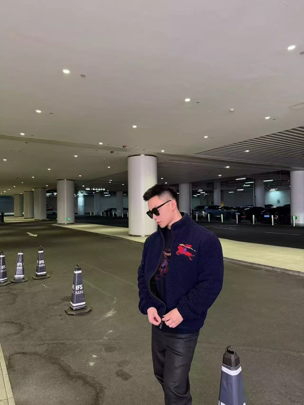 버버리 전마 자수 스웨이드 터치 보아 집업 재킷 상세 이미지 12