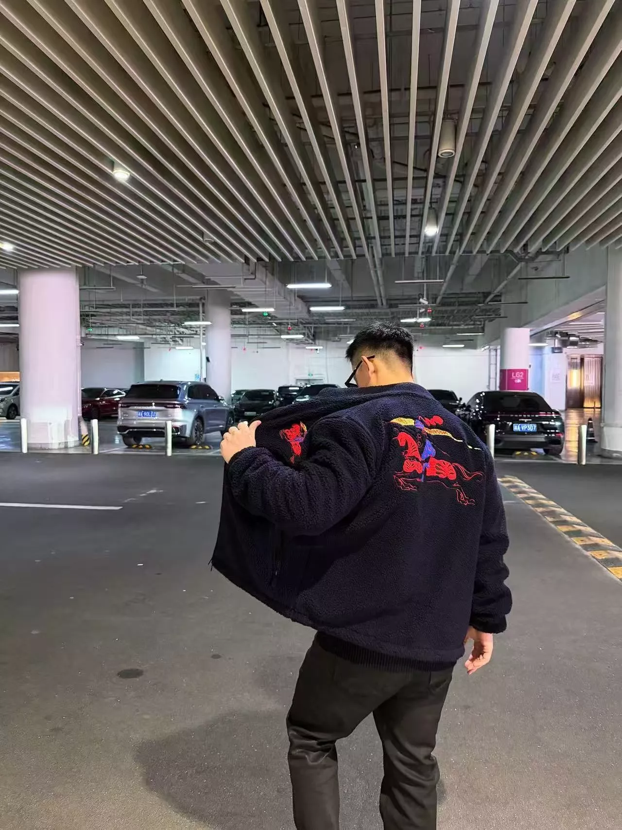 버버리 전마 자수 스웨이드 터치 보아 집업 재킷 상세 이미지 15