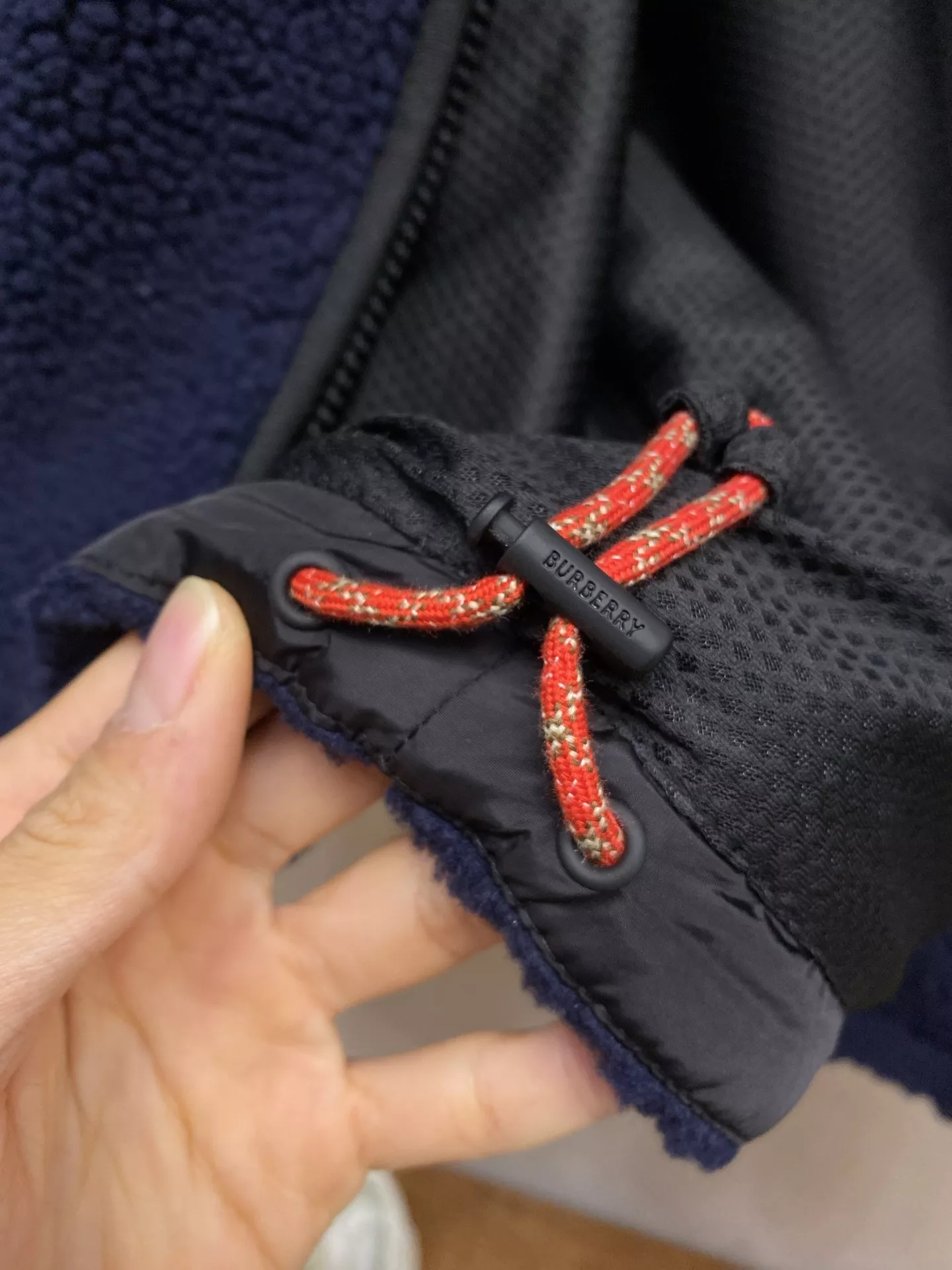 버버리 전마 자수 스웨이드 터치 보아 집업 재킷 상세 이미지 6