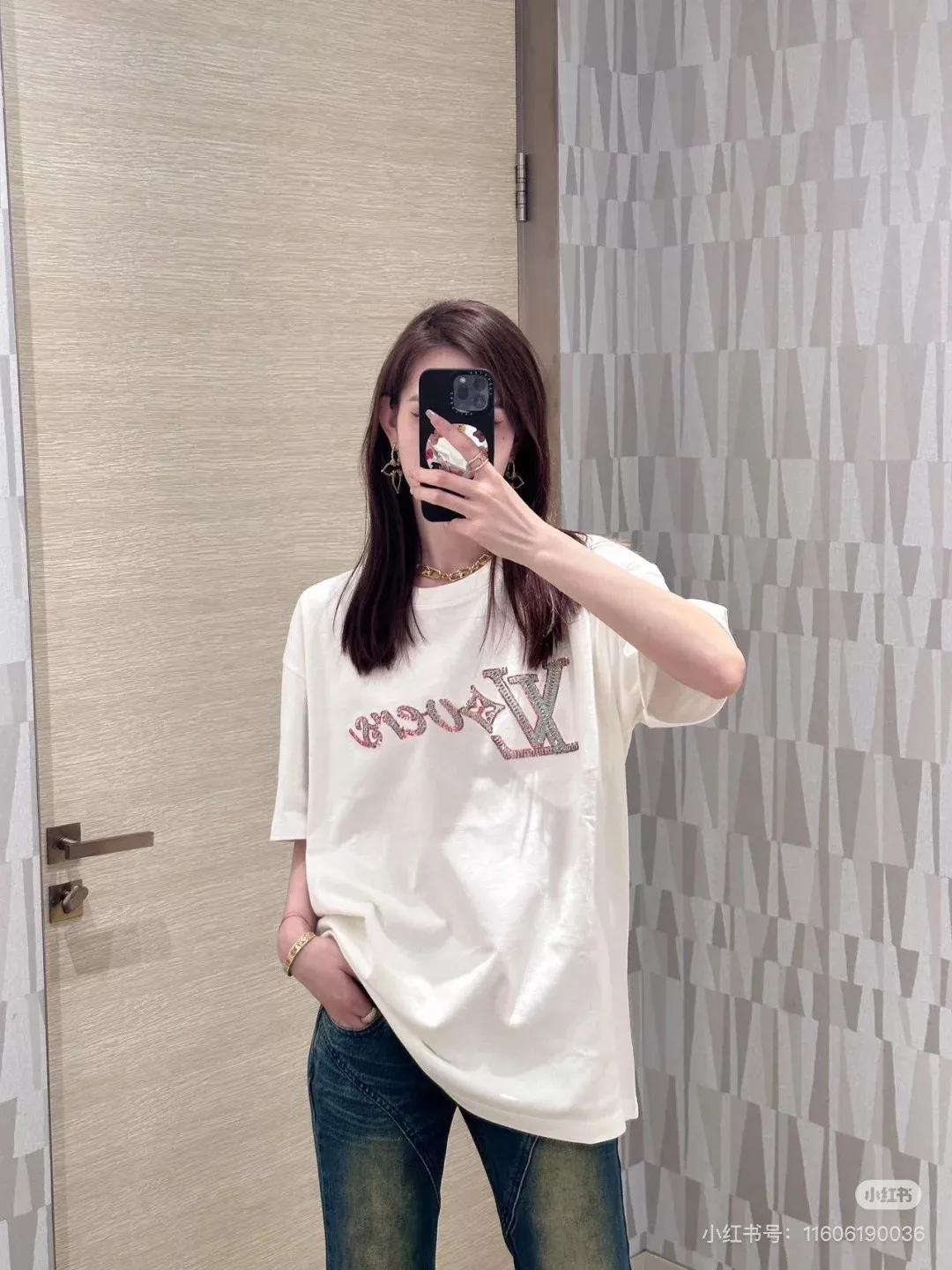 루이비통 1V 러버스 비즈 자수 코튼 반팔 티셔츠 상세 이미지 12