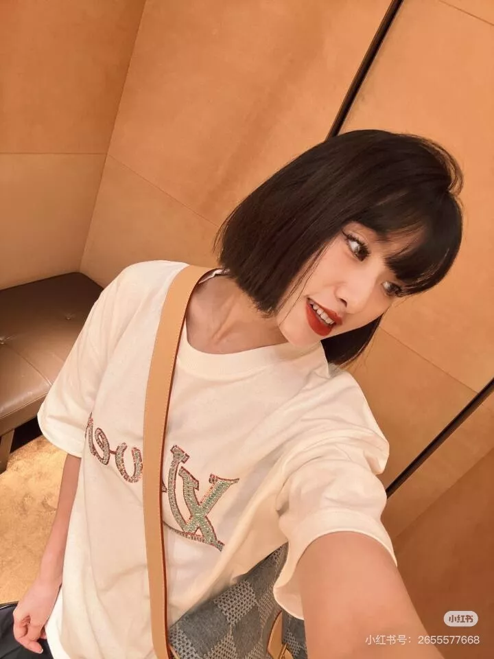 루이비통 1V 러버스 비즈 자수 코튼 반팔 티셔츠 상세 이미지 13