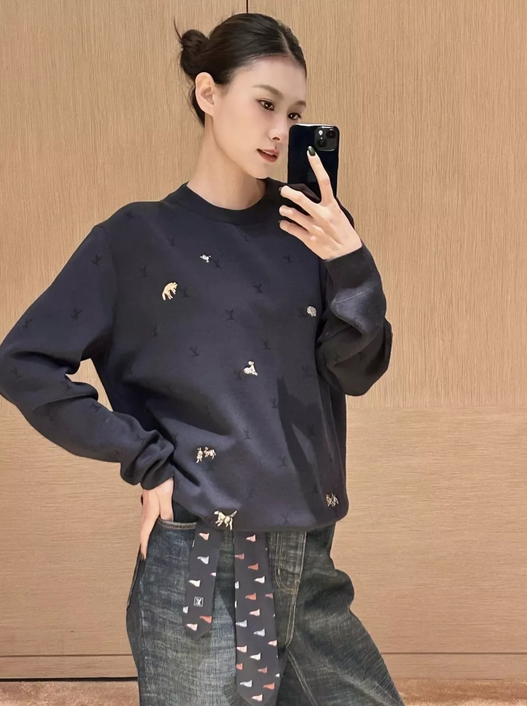 루이비통 동물 자수 자카드 롱슬리브 니트 상세 이미지 10