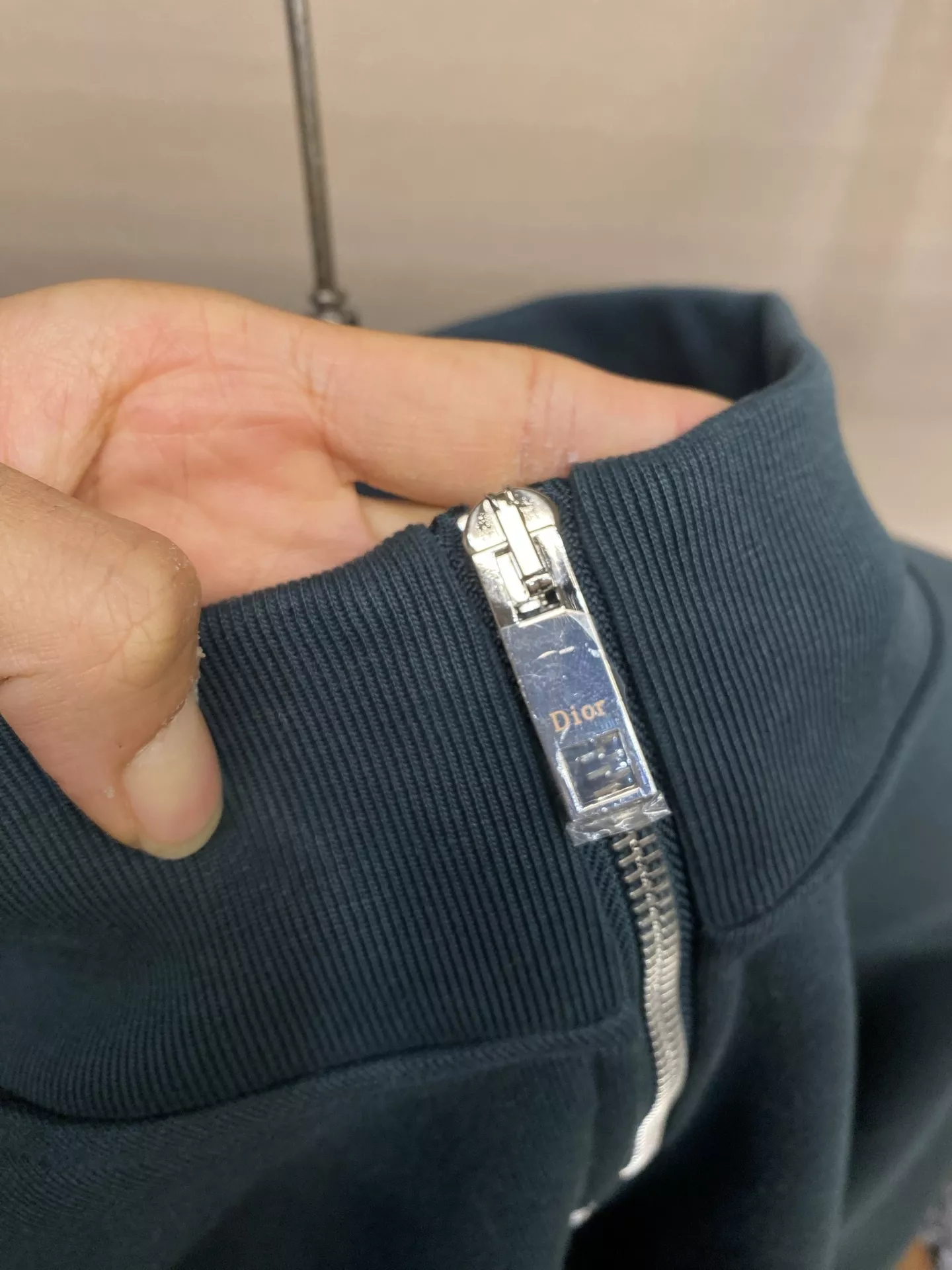 디올 로고 자수 하프집업 하이넥 스웨트셔츠 상세 이미지 7