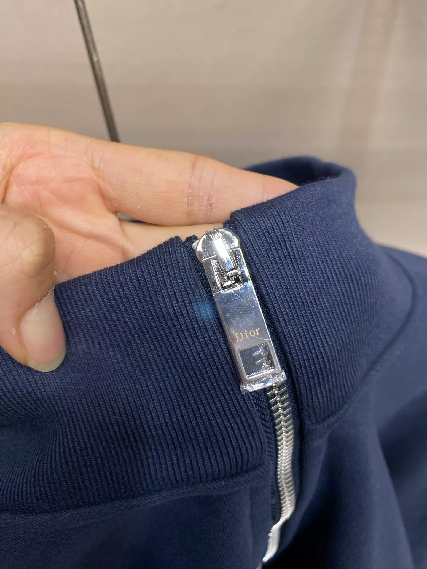 디올 로고 자수 하프집업 하이넥 스웻셔츠 상세 이미지 7