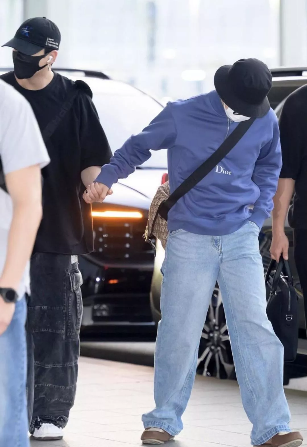 디올 로고 자수 하프집업 하이넥 스웻셔츠 상세 이미지 16