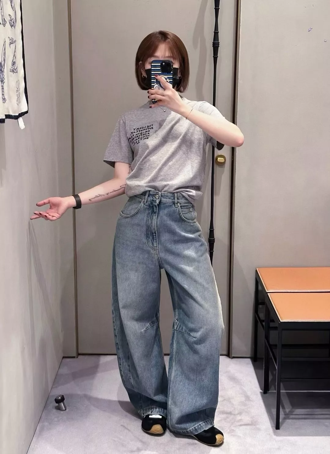 로에베 루이스웨인 럭키캣 아나그램 자수 반팔 티셔츠 상세 이미지 32