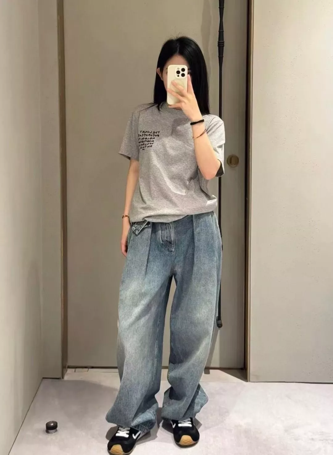로에베 루이스웨인 럭키캣 아나그램 자수 반팔 티셔츠 상세 이미지 30