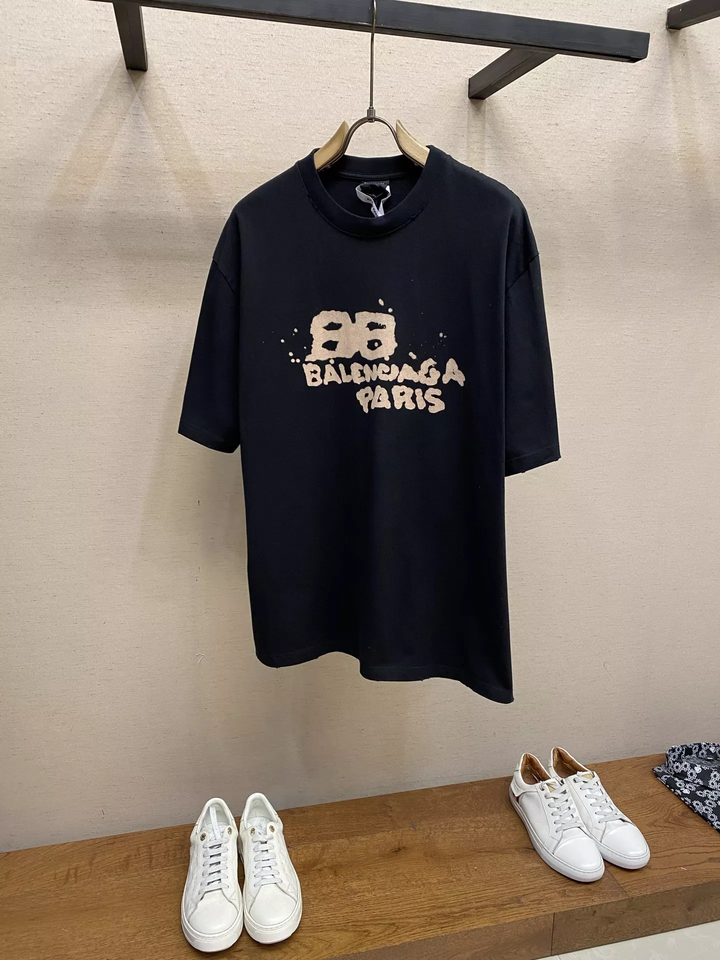 발렌시아가 BA 스프레이 프린트 라운드 반팔 티셔츠 상세 이미지 1