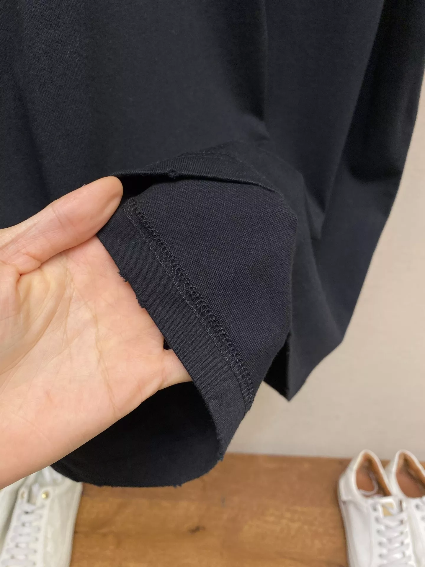 발렌시아가 BA 스프레이 프린트 라운드 반팔 티셔츠 상세 이미지 6