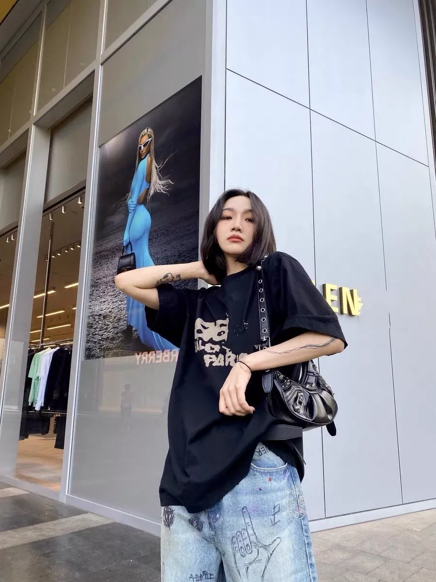 발렌시아가 BA 스프레이 프린트 라운드 반팔 티셔츠 상세 이미지 12