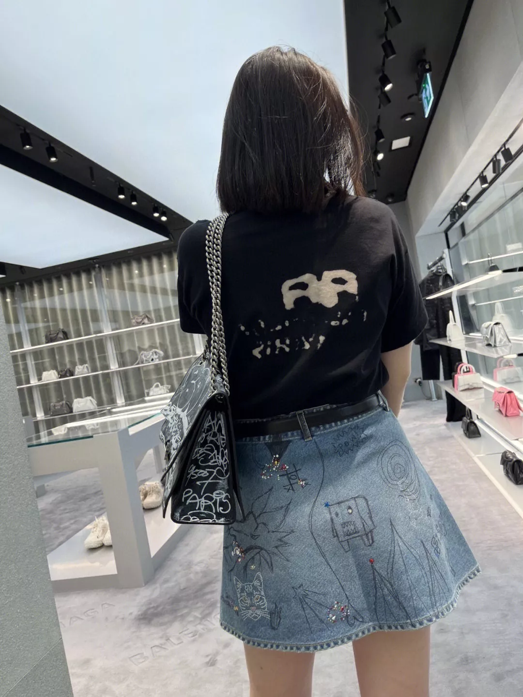 발렌시아가 BA 스프레이 프린트 라운드 반팔 티셔츠 상세 이미지 17