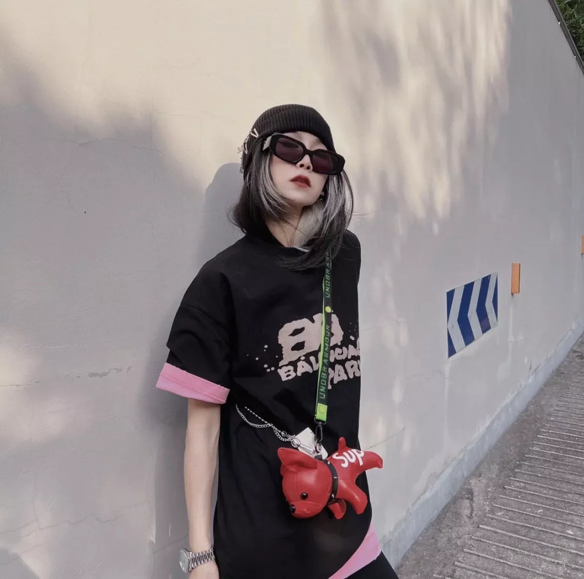 발렌시아가 BA 스프레이 프린트 라운드 반팔 티셔츠 상세 이미지 11