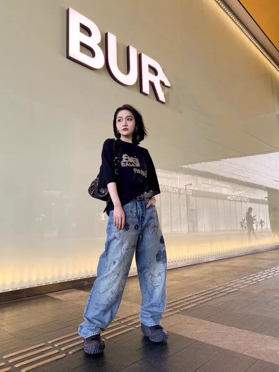 발렌시아가 BA 스프레이 프린트 라운드 반팔 티셔츠 상세 이미지 10