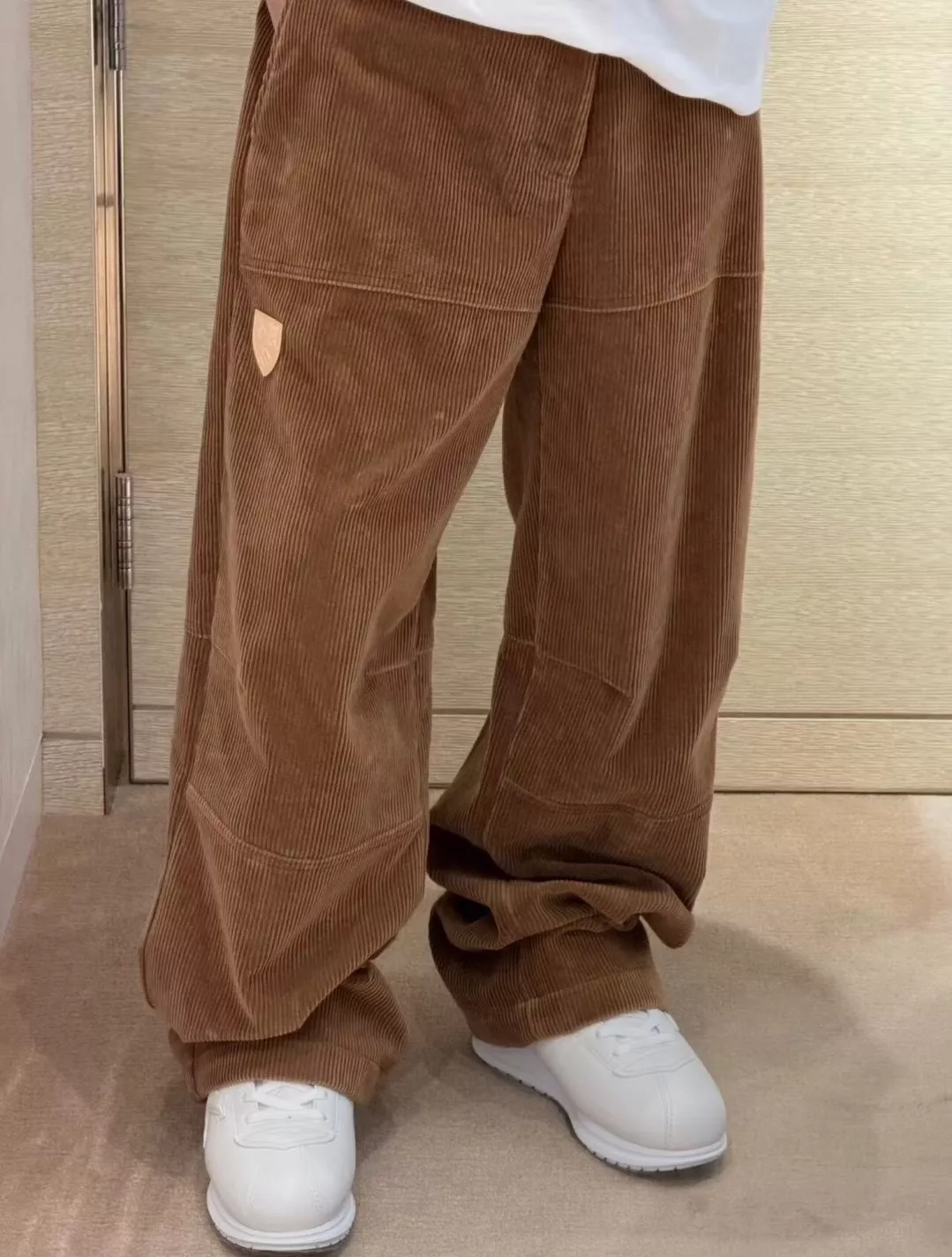 루이비통 로고 패치 코듀로이 카고 팬츠 상세 이미지 29