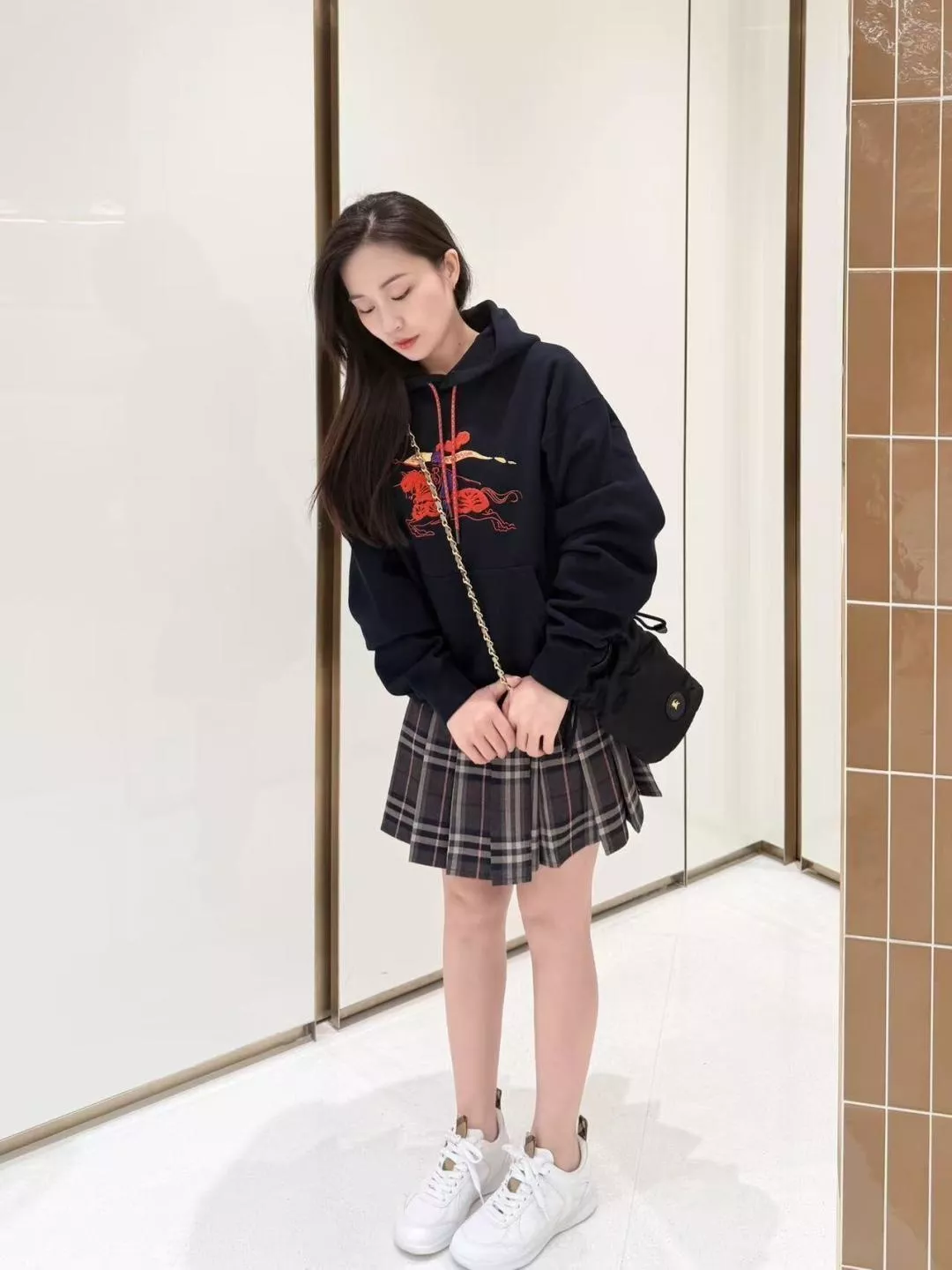 버버리 마술骑士 로고 자수 후드 상세 이미지 13