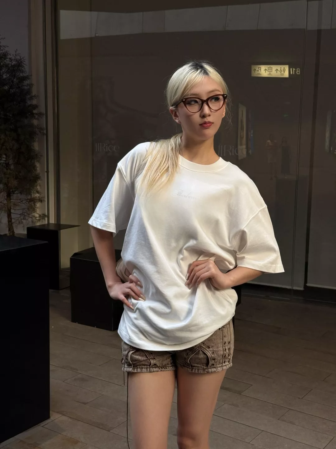 버버리 스크립트 로고 자수 체크 디테일 코튼 반소매 티셔츠 상세 이미지 18