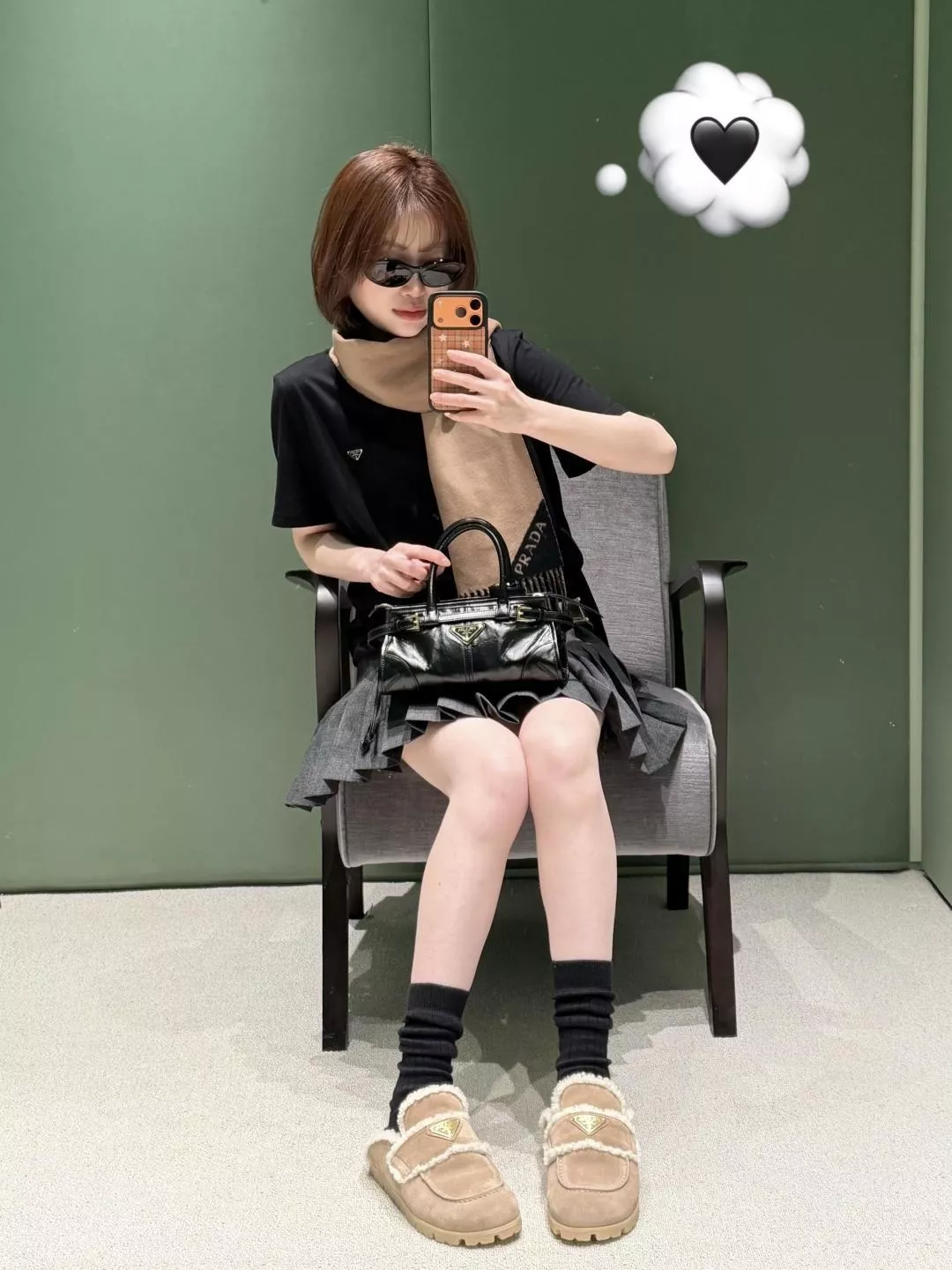 프라다 붙임 패치 삼각 로고 라운드 반소매 티셔츠 상세 이미지 17