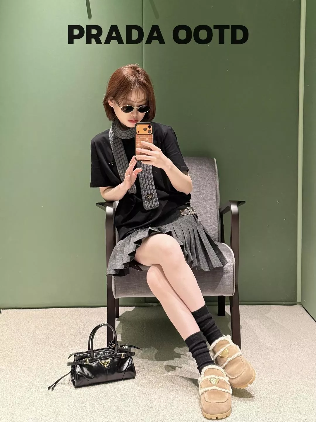 프라다 붙임 패치 삼각 로고 라운드 반소매 티셔츠 상세 이미지 18