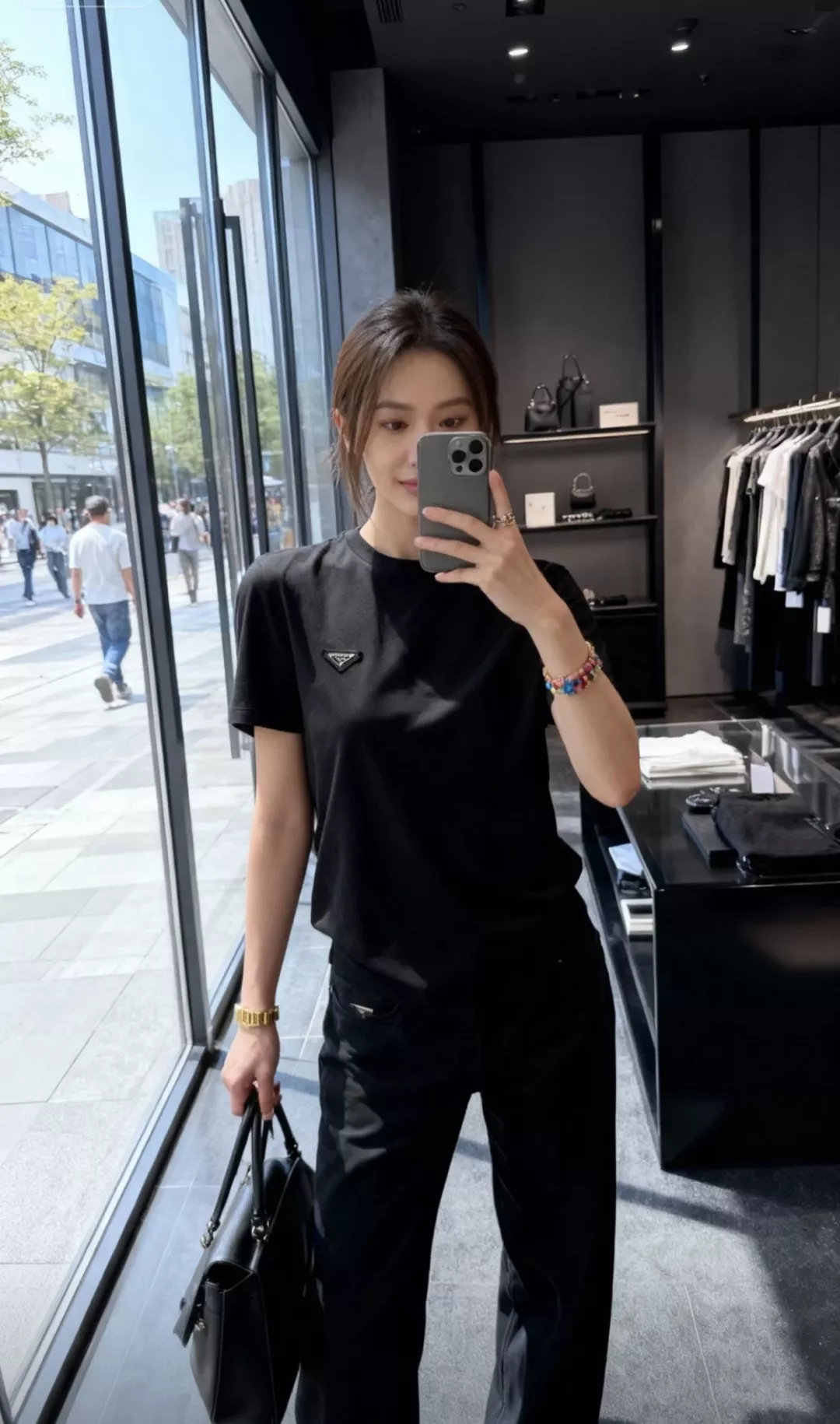 프라다 붙임 패치 삼각 로고 라운드 반소매 티셔츠 상세 이미지 21