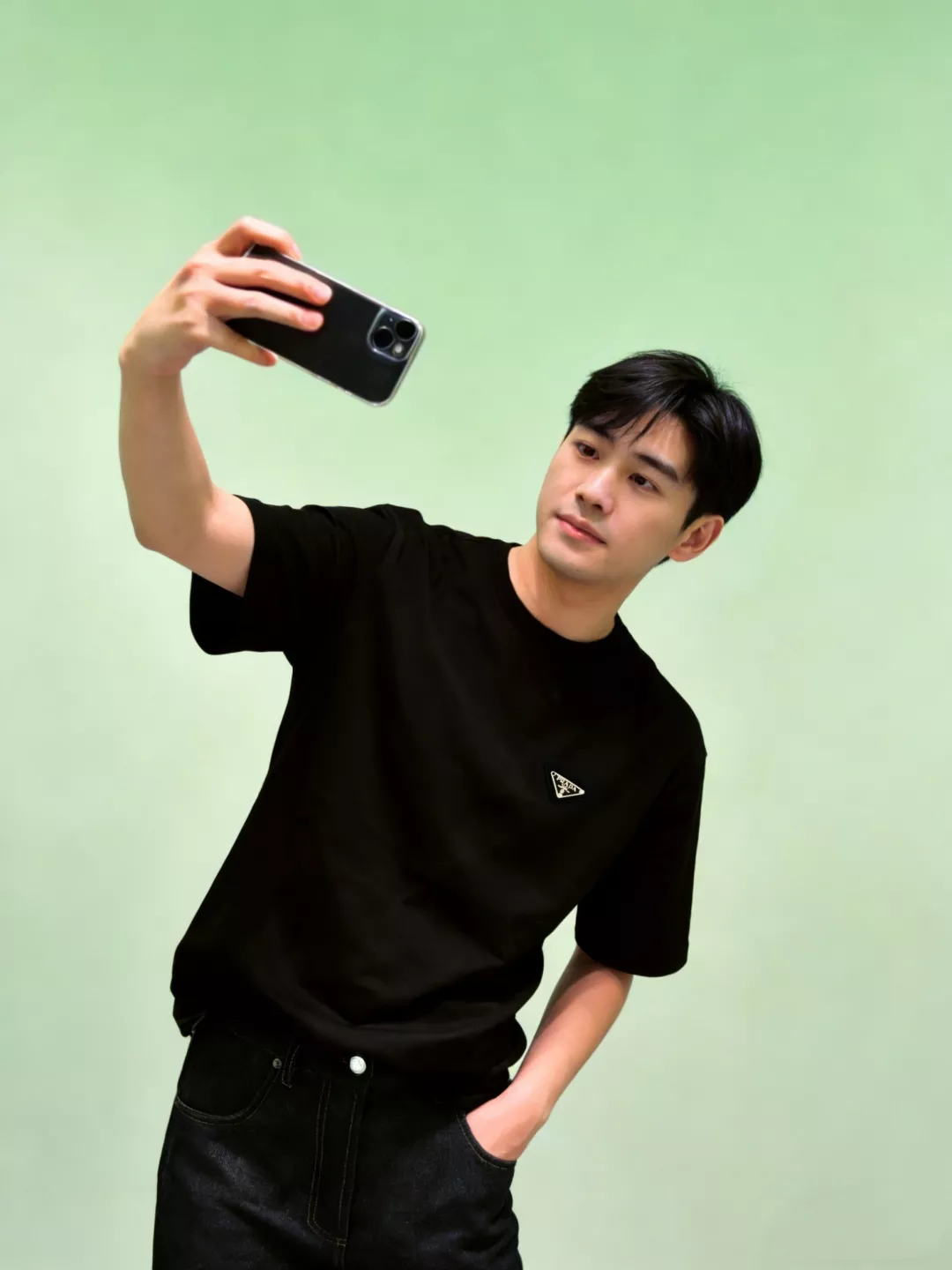 프라다 붙임 패치 삼각 로고 라운드 반소매 티셔츠 상세 이미지 26
