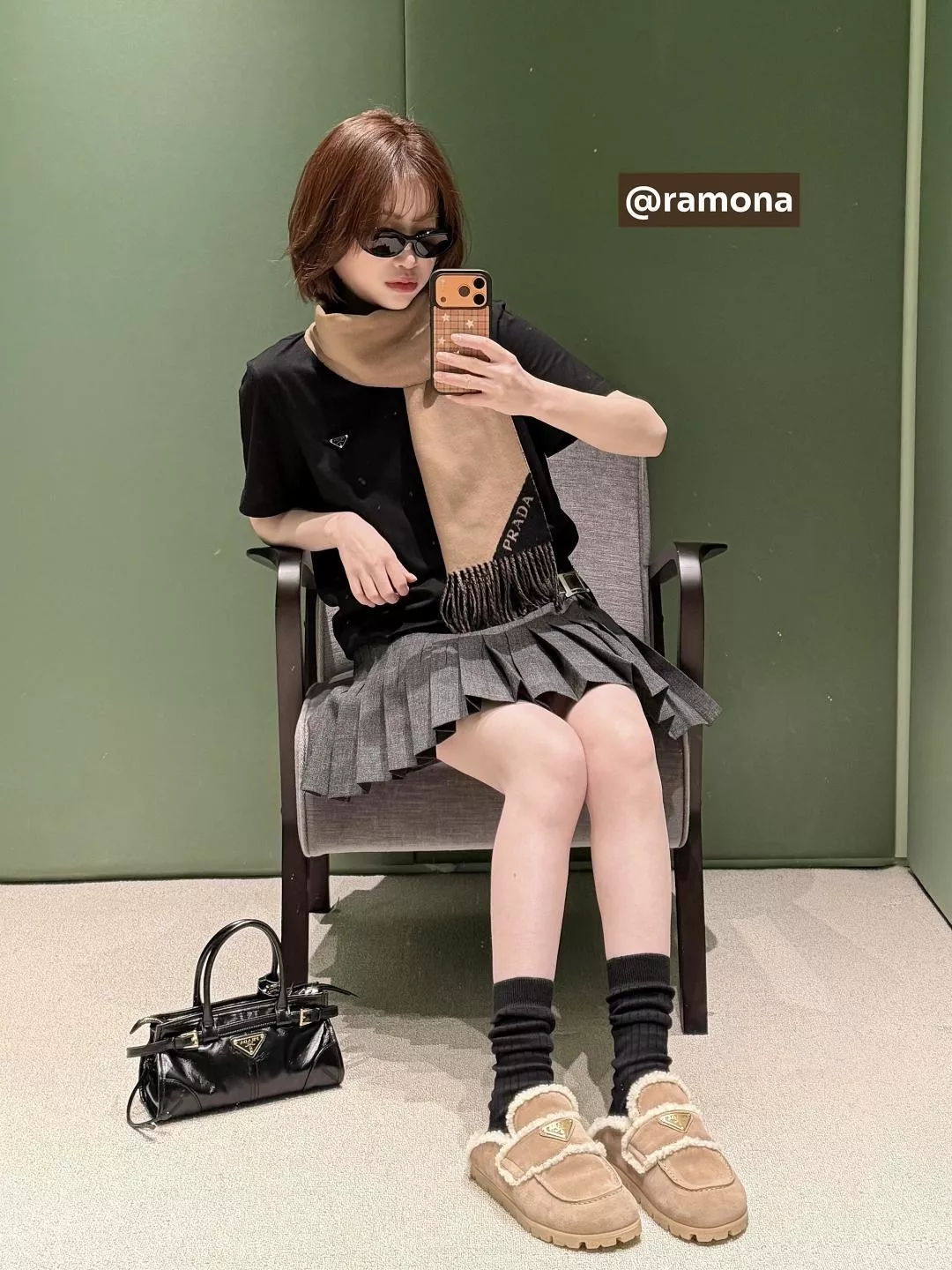 프라다 붙임 패치 삼각 로고 라운드 반소매 티셔츠 상세 이미지 15
