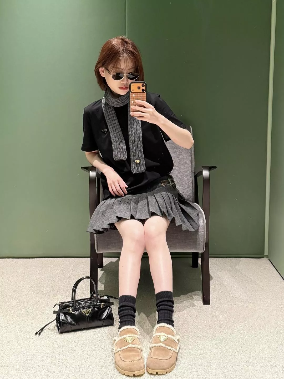 프라다 붙임 패치 삼각 로고 라운드 반소매 티셔츠 상세 이미지 19