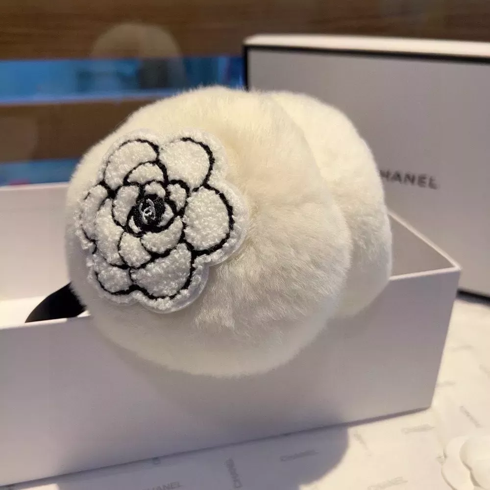 샤넬 까멜리아 퍼 귀마개