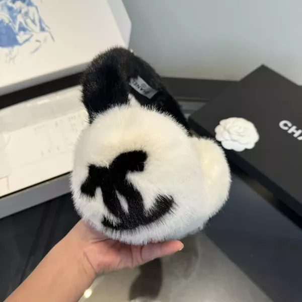 샤넬 로고 포인트 퍼 귀마개