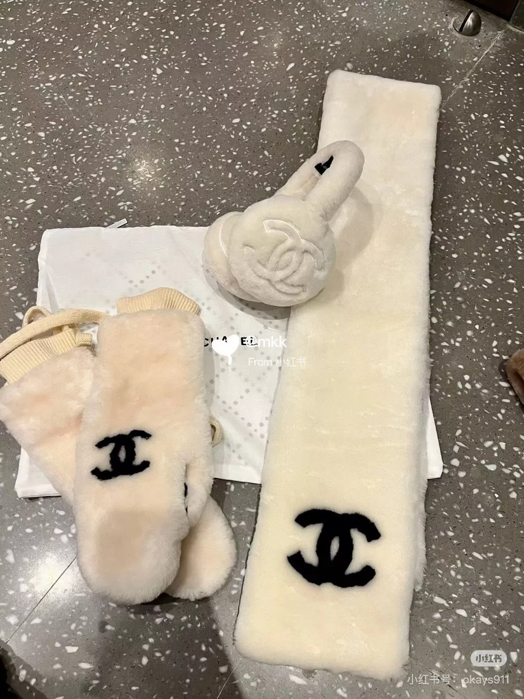 샤넬 로고 자수 퍼 귀마개 상세 이미지 3