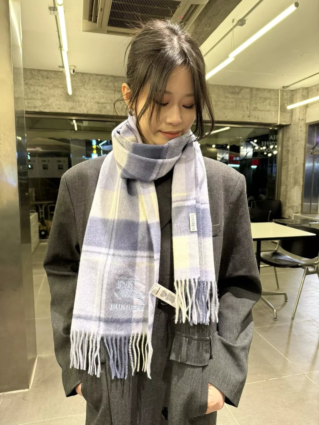 버버리 체크 자수 울 숄 상세 이미지 1