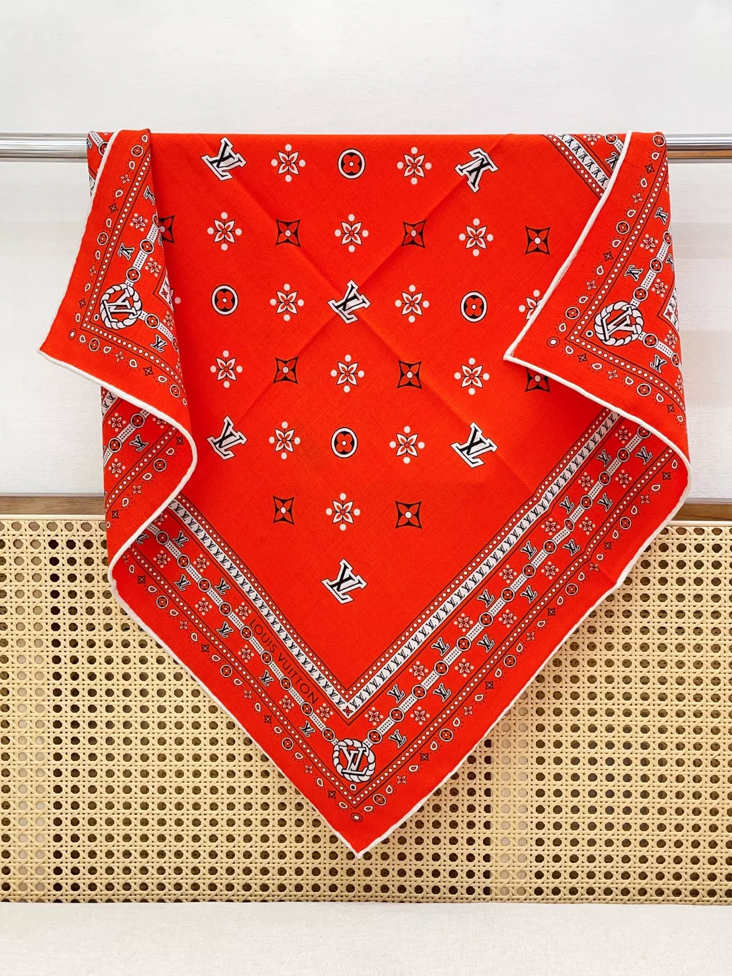루이비통 시그니처 모노그램 캐시미어 실크 스퀘어 상세 이미지 8