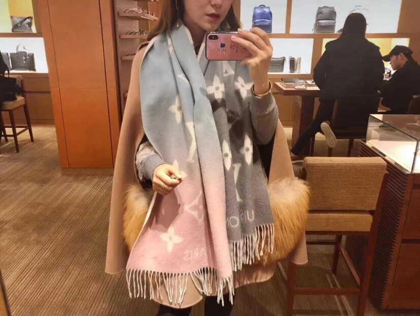 루이비통 모노그램 그라데이션 캐시미어 숄 상세 이미지 19