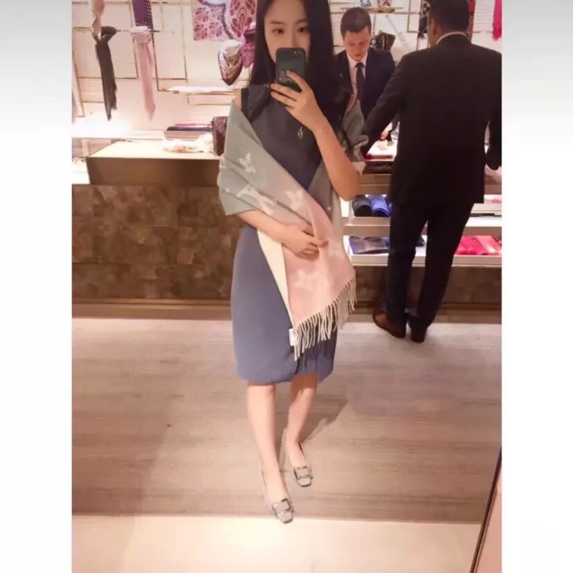 루이비통 모노그램 그라데이션 캐시미어 숄 상세 이미지 16