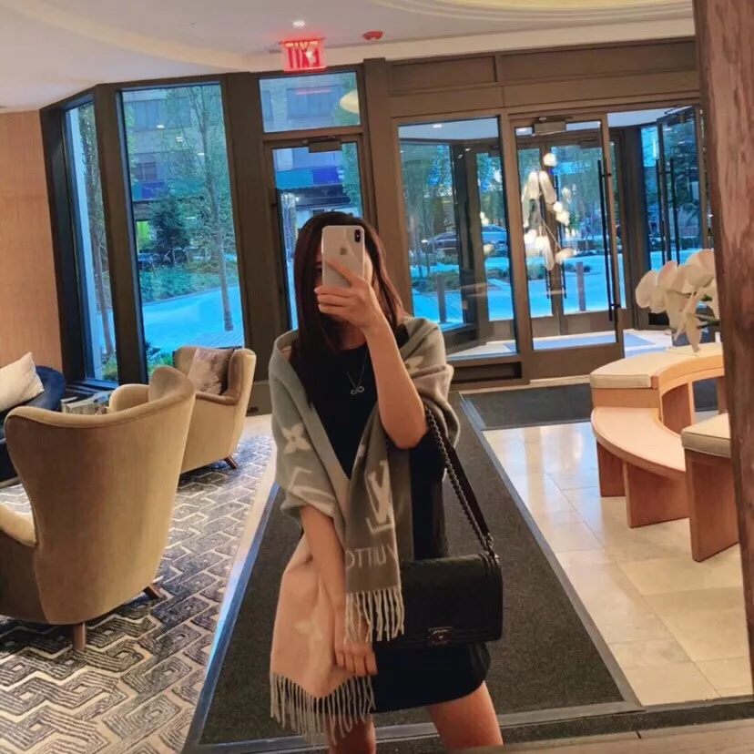 루이비통 모노그램 그라데이션 캐시미어 숄 상세 이미지 18